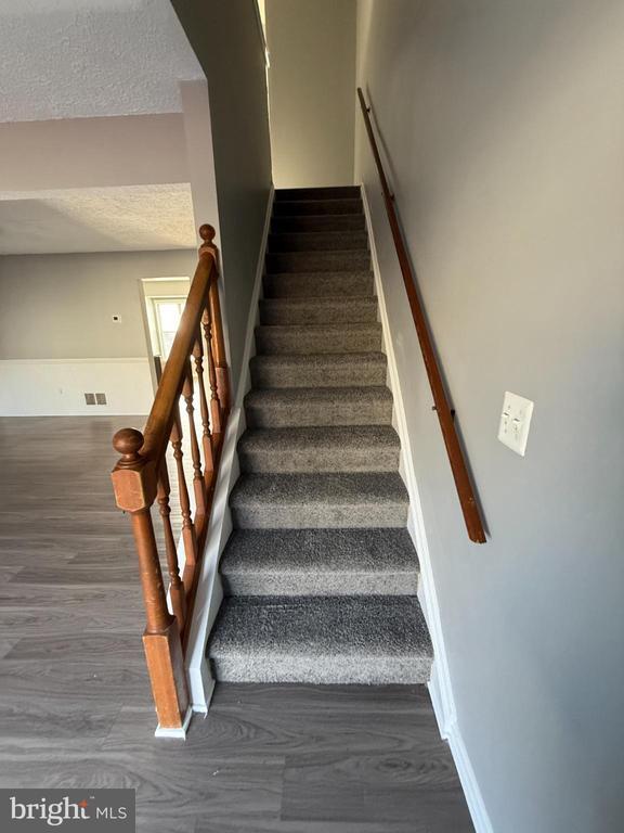 Building Photo - 1027 Pirates Ct