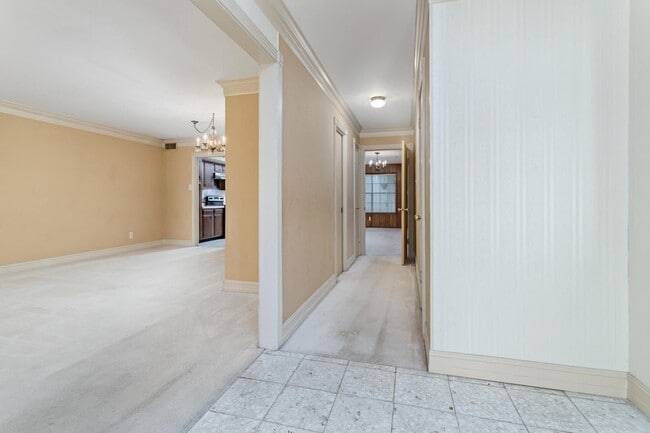 Building Photo - 5960 Townhouse Ln