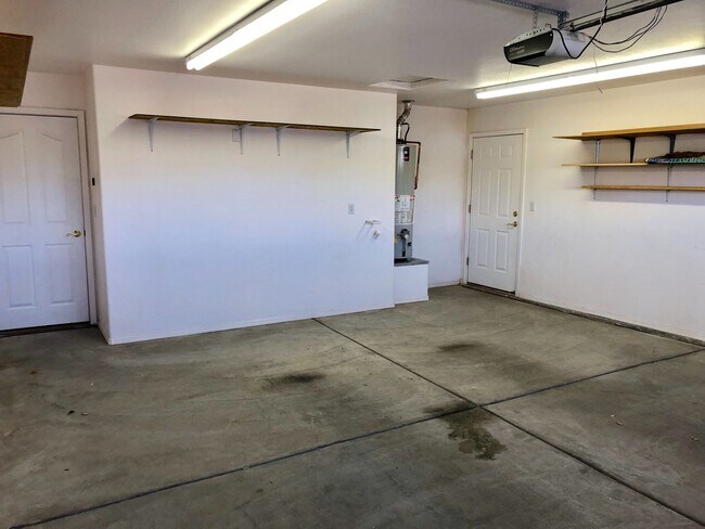 Building Photo - Great Home 3 Bedroom Home in Beautiful Nei...