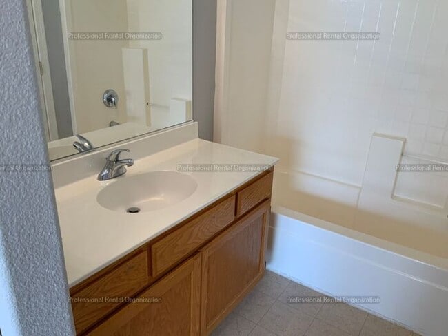 Building Photo - Your New Home Awaits: 3-Bedroom Beauty in ...