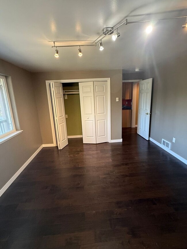 Building Photo - Spacious 5 Bedroom / 3 Bathroom Home for Rent in Lakeside, Montana