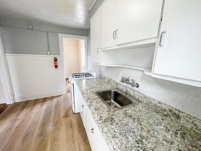 Building Photo - 705 E Seneca St