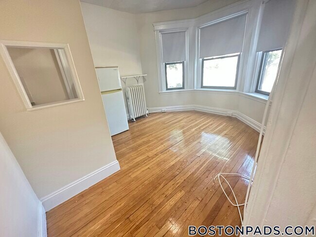 Building Photo - 1152 Commonwealth Ave