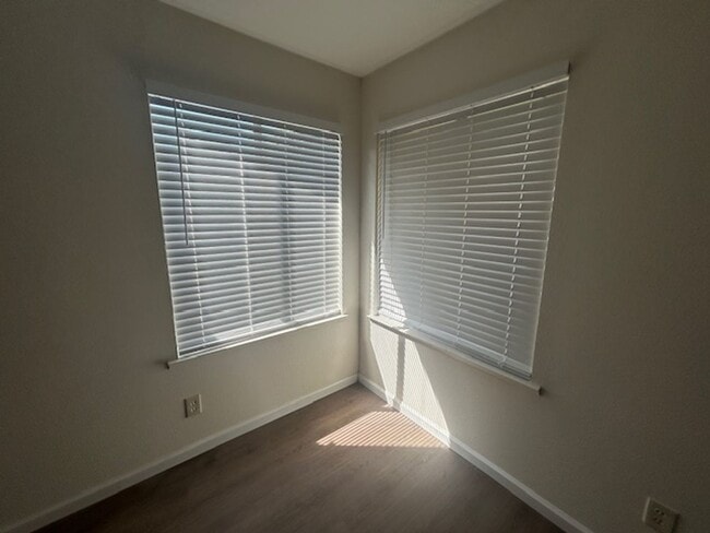 Building Photo - Newly Remodeled
