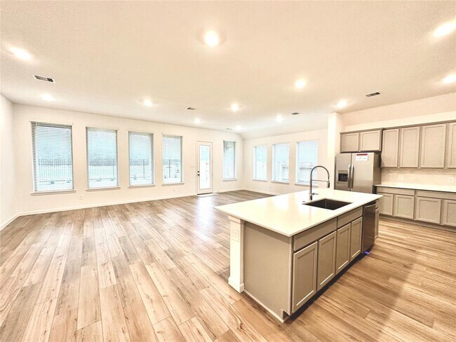 Building Photo - 18330 Tiger Flowers Dr