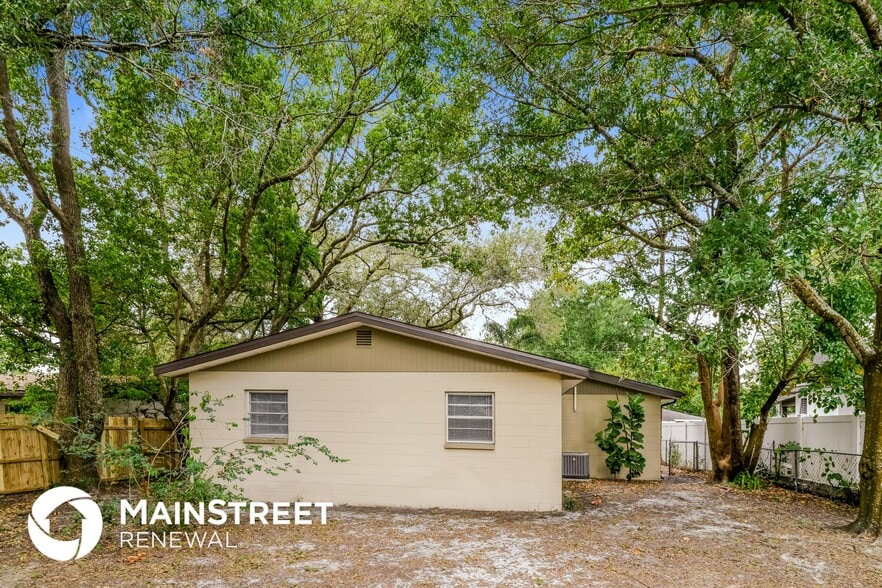 Building Photo - 7503 N Dartmouth Ave