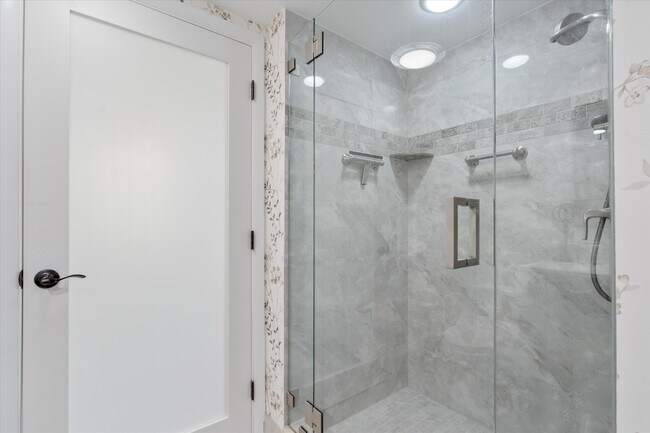 Building Photo - 1 Harbourside Dr