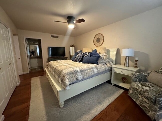 Building Photo - Riverfront 2BR 2BA Furnished Condo on GROUND LEVEL W/Garage and UTILITIES Included AVAIL 4/1/26