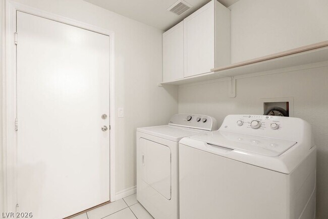 Building Photo - 681 Quiet Stream Ct