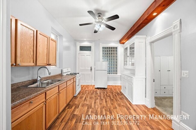 Building Photo - 1124 N Wolcott Ave