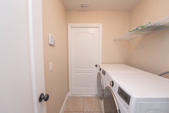 Building Photo - Brackenwood subdivision