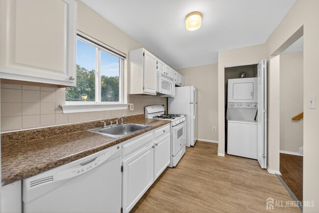 Building Photo - 1606 Madaline Dr