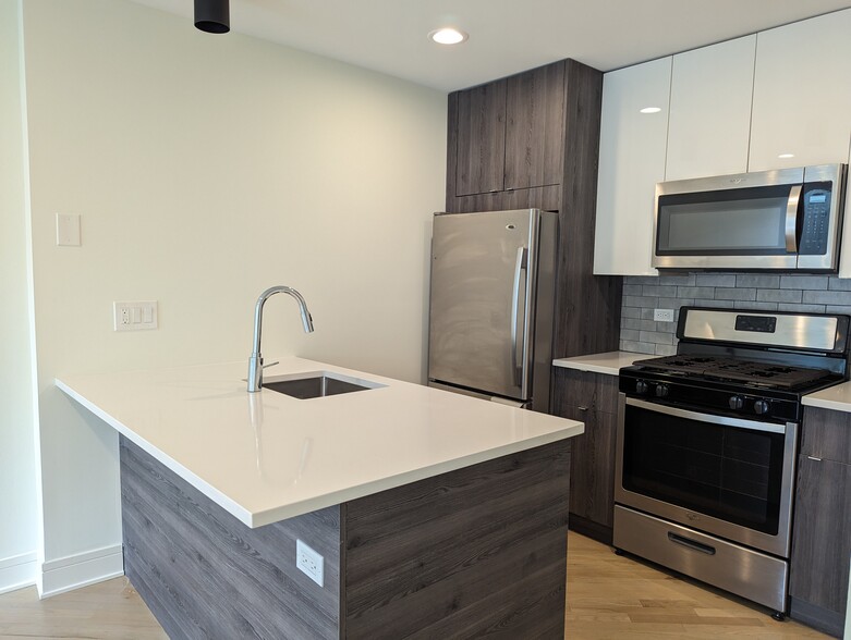 Building Photo - 1014 W Grace St