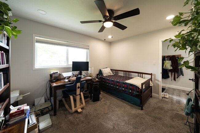 Building Photo - 3709 Avenida Palo Verde