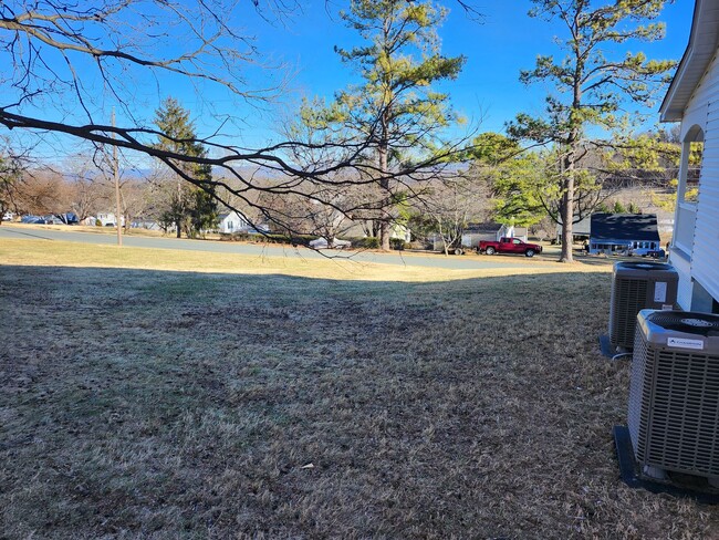 Building Photo - Large, Remodeled Single Family 4 BR House in Staunton