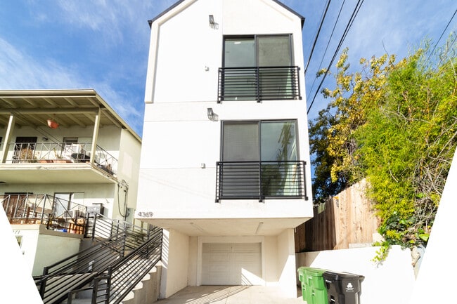 Building Photo - 4369 Rosewood Ave