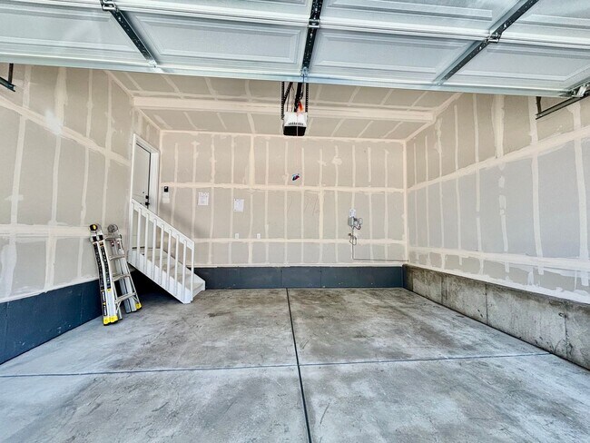 Building Photo - Beautiful 2025-Built Home in North Fort Collins!