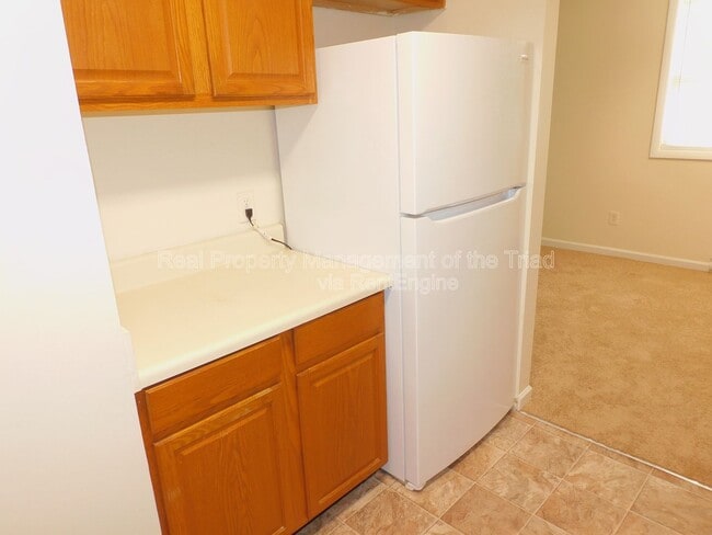 Building Photo - 2300 Willow Rd