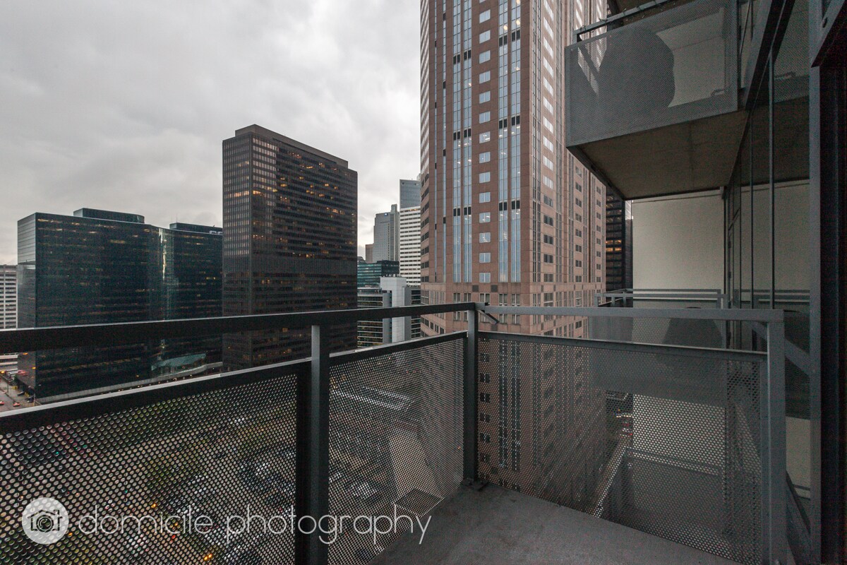 Building Photo - 235 W Van Buren St