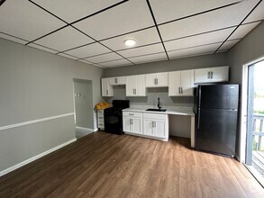 Building Photo - Two bedroom, one bath, fully remodeled tow...