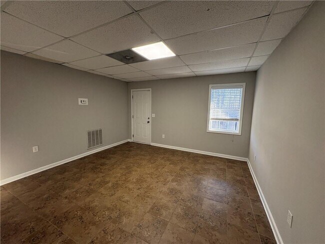 Building Photo - 933 Kendall Park Dr