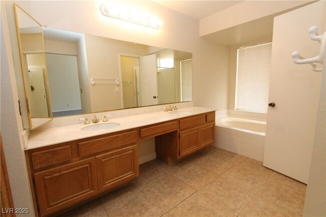 Building Photo - 6605 Vicuna Dr