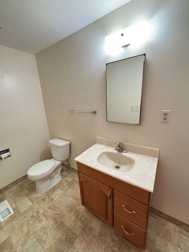 Building Photo - 4 Weeks Free Living! Cozy 3 Bed Home with ...