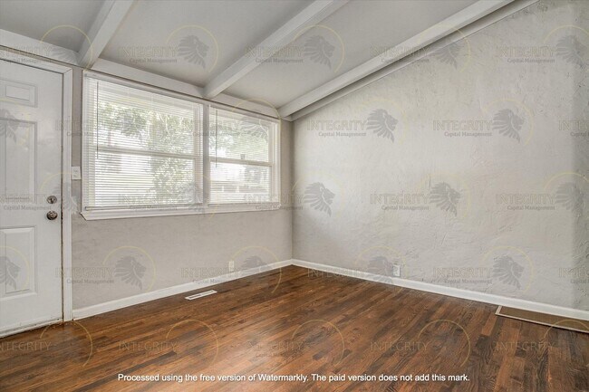 Building Photo - 4809 Farley Ave