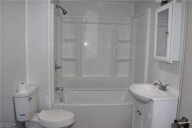 Building Photo - 205 McFadden St