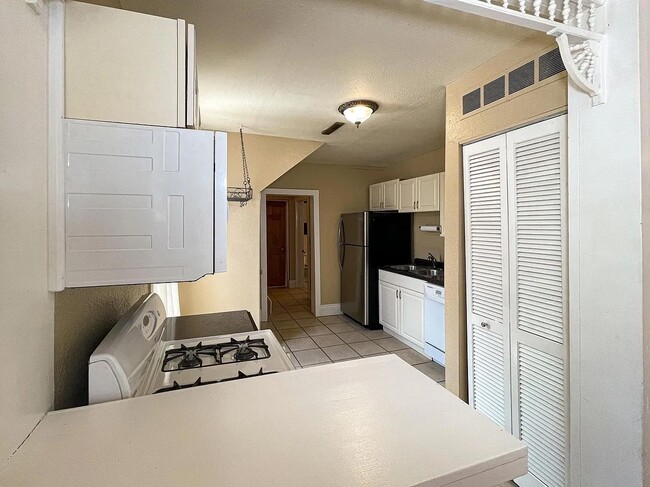 Building Photo - Charming home in the heart of Old Colorado...