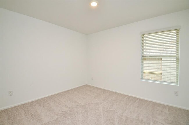 Building Photo - 27127 Breakaway Ln
