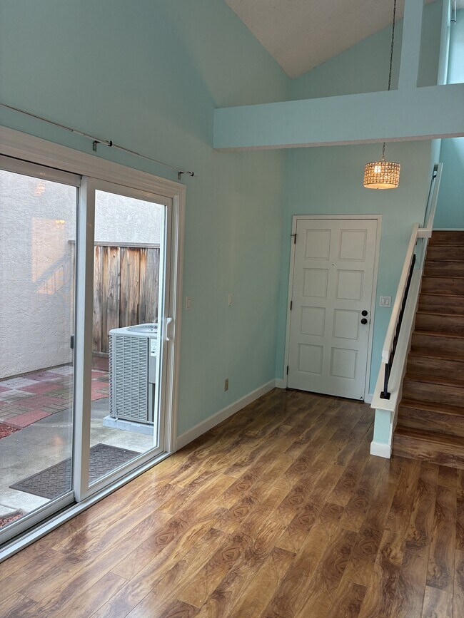 Building Photo - 706 Ridgeview Terrace