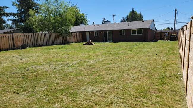 Large Backyard - 3813 112th St E