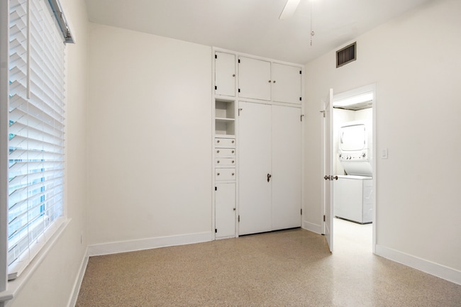 Building Photo - 1647 Lake Ella Dr