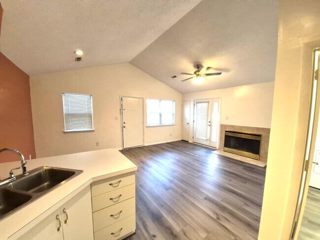 Building Photo - 12762 Saint James Pl