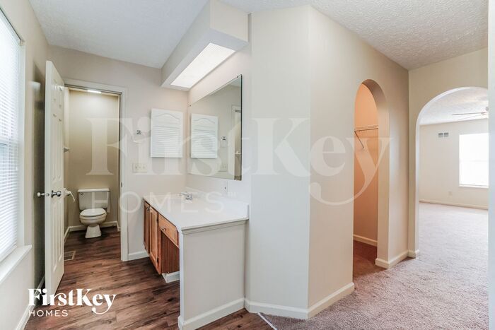 Building Photo - 784 Middlebury Way