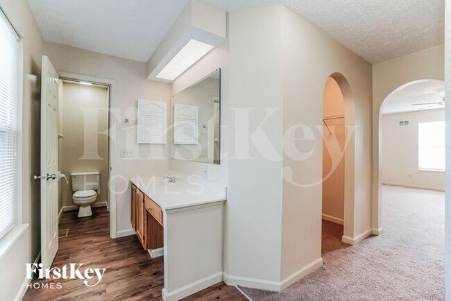 Building Photo - 784 Middlebury Way