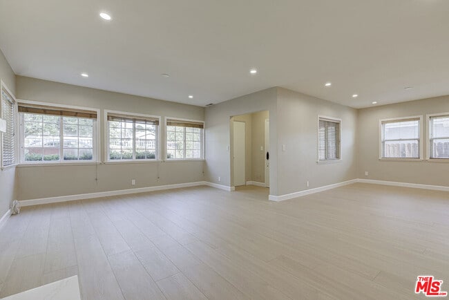 Building Photo - 10529 Mt Gleason Ave
