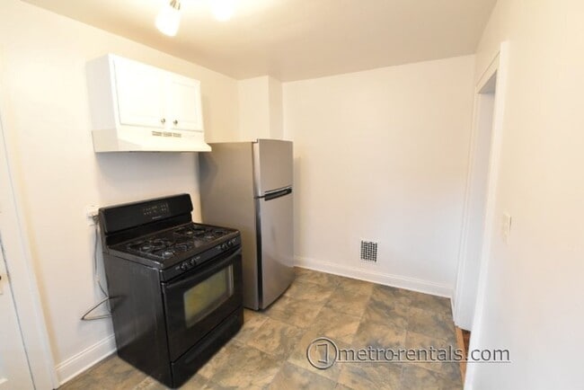 Building Photo - 333-335 E Duncan Street