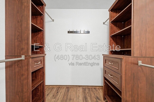 Building Photo - 9847 W Wrangler Dr