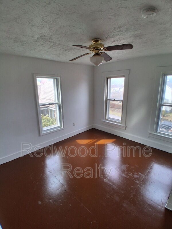 Building Photo - 534-536 Russell Ave