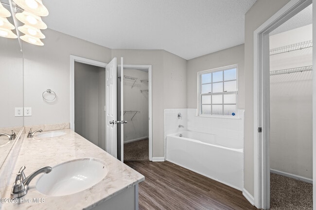 Building Photo - 200 Druid Ct