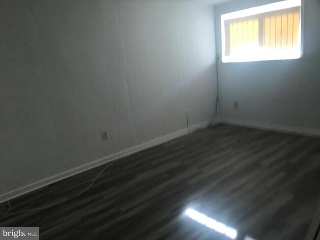 Building Photo - 3750 Clarendon Ave