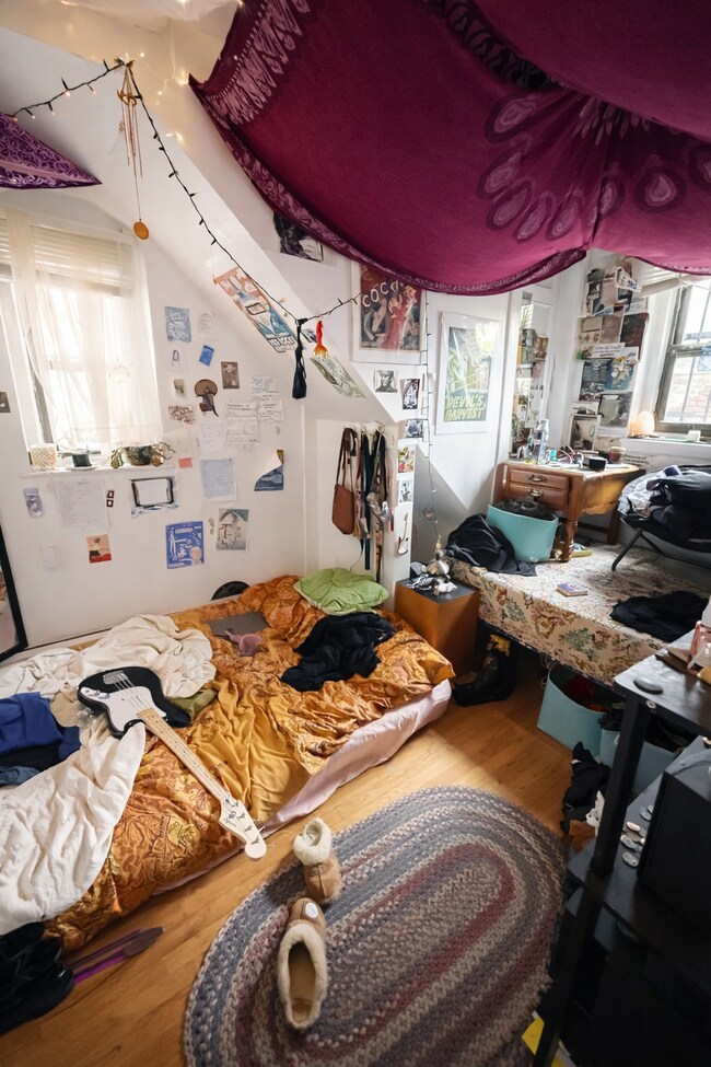 Building Photo - 52 Fenway