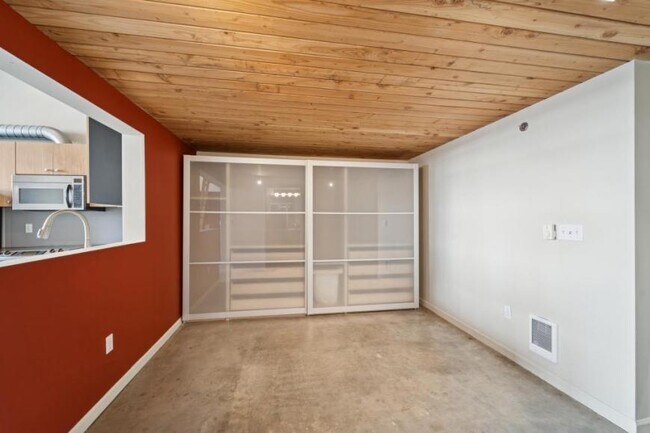 Building Photo - 0 bedroom in Seattle WA 98122