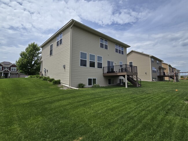 Building Photo - 16574 Elm Creek Ln