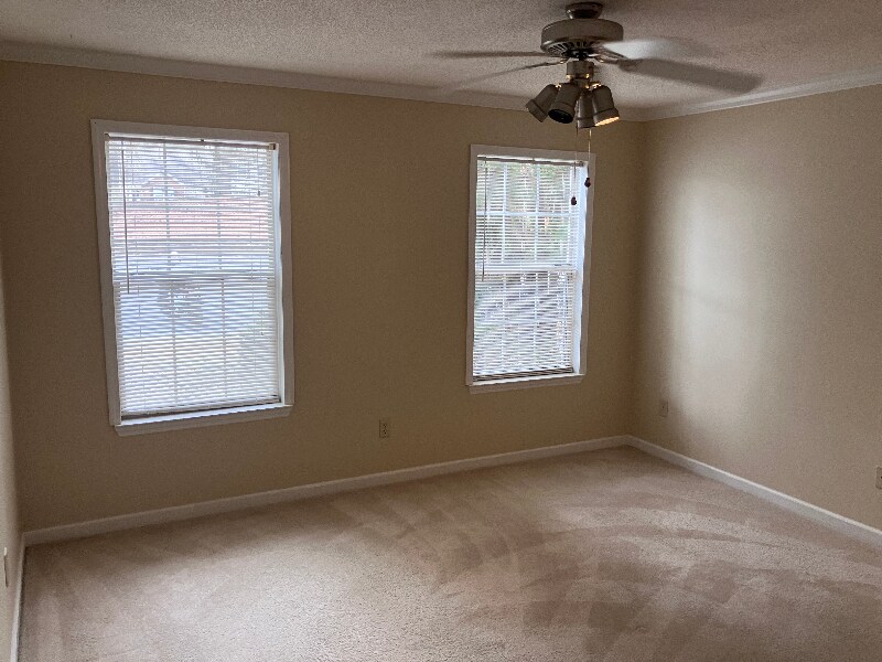 Building Photo - 815 Ridgefield Dr