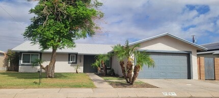 Building Photo - Updated Rental Available Now!