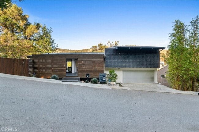 Primary Photo - 2522 Zorada Dr