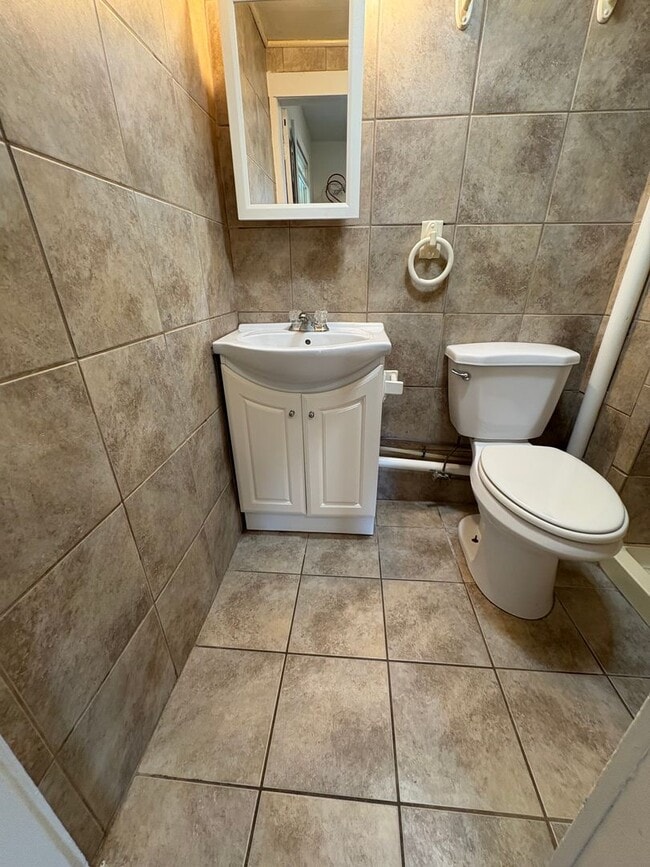 Building Photo - 608 9th St N